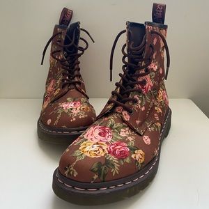 Brown canvas floral print Dr. Martens